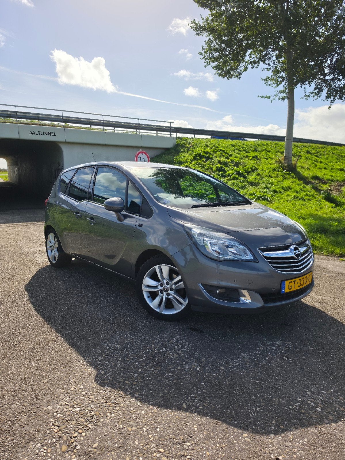 Opel Meriva 1.4 Turbo 88KW 2015 Grijs, Auto's, Voorwielaandrijving, 680 kg, 4 cilinders, Origineel Nederlands