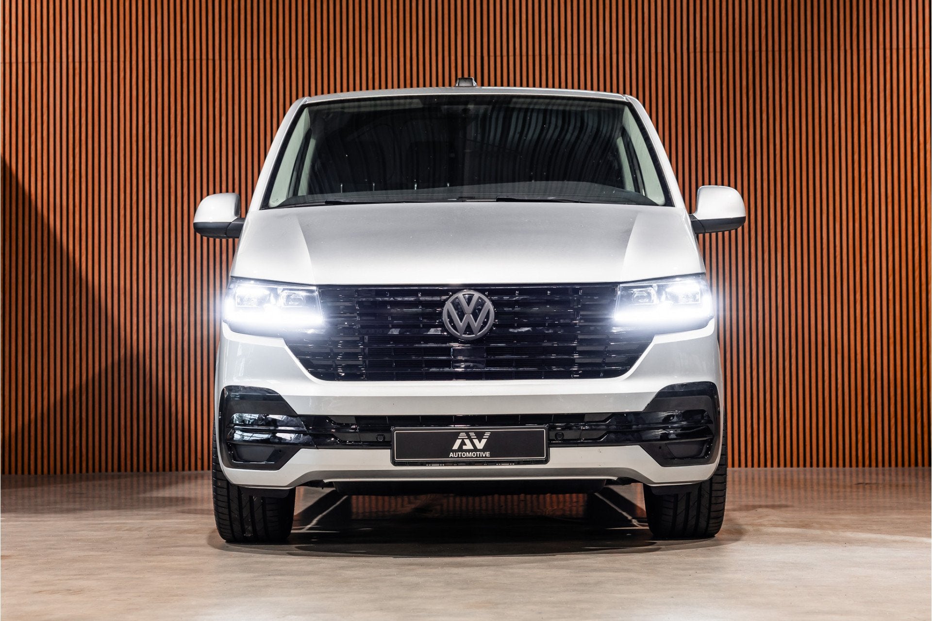 Volkswagen Transporter T6.1 2.0 TDI DSG L2H1 | AV Edition |, Gebruikt, Zwart, 4 cilinders, 150 pk