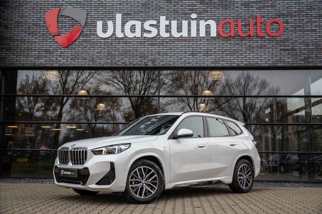 BMW X1 sDrive18i M-Sport , Camera, Keyless, Sfeerverlichting, Auto's, 136 pk, Gebruikt, Zwart, Wit