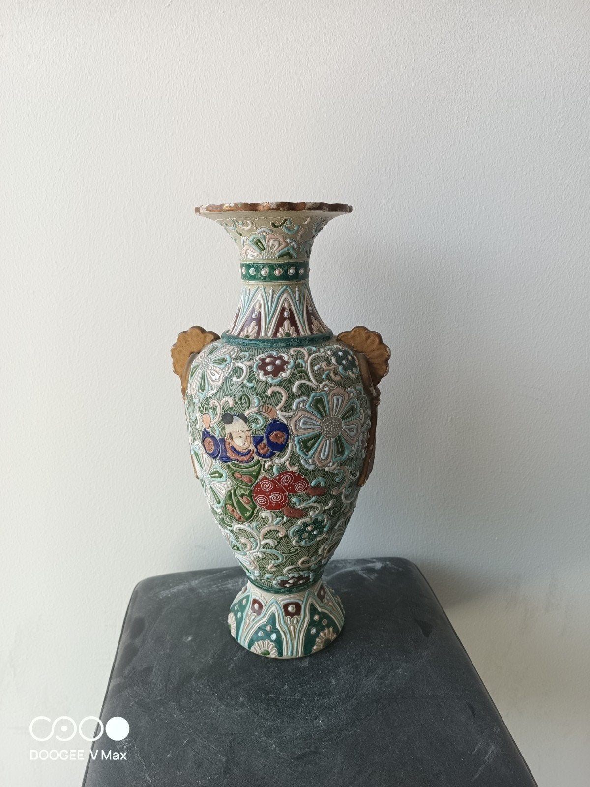 Antieke Chinese Cloisonné Vaas met Gedetailleerde Decoratie, Ophalen of Verzenden