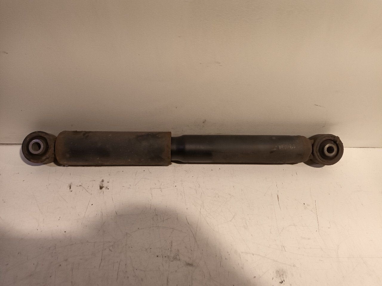Schokbreker links achter Volkswagen Caddy, Onderdelen@venauto.nl, Van der Ven Autorecycling B.V., Gebruikt, Ettenseweg 76, 4706 PB Roosendaal, The Netherlands