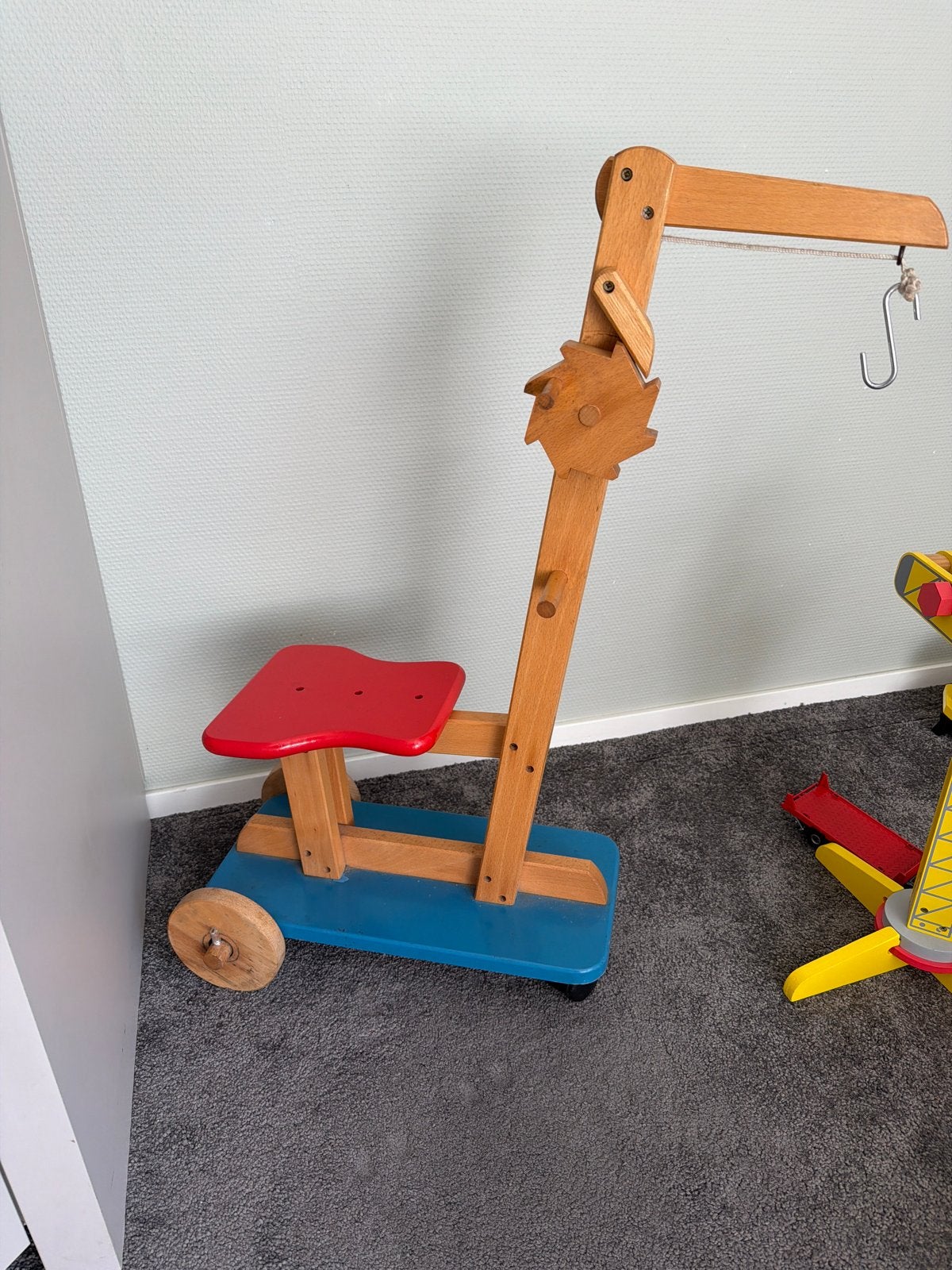 Houten hijskraan met zitje - Rijspeelgoed voor kinderen, Kinderen en Baby's, Speelgoed | Houten speelgoed, Ophalen, Gebruikt, Rij- of Hobbelspeelgoed