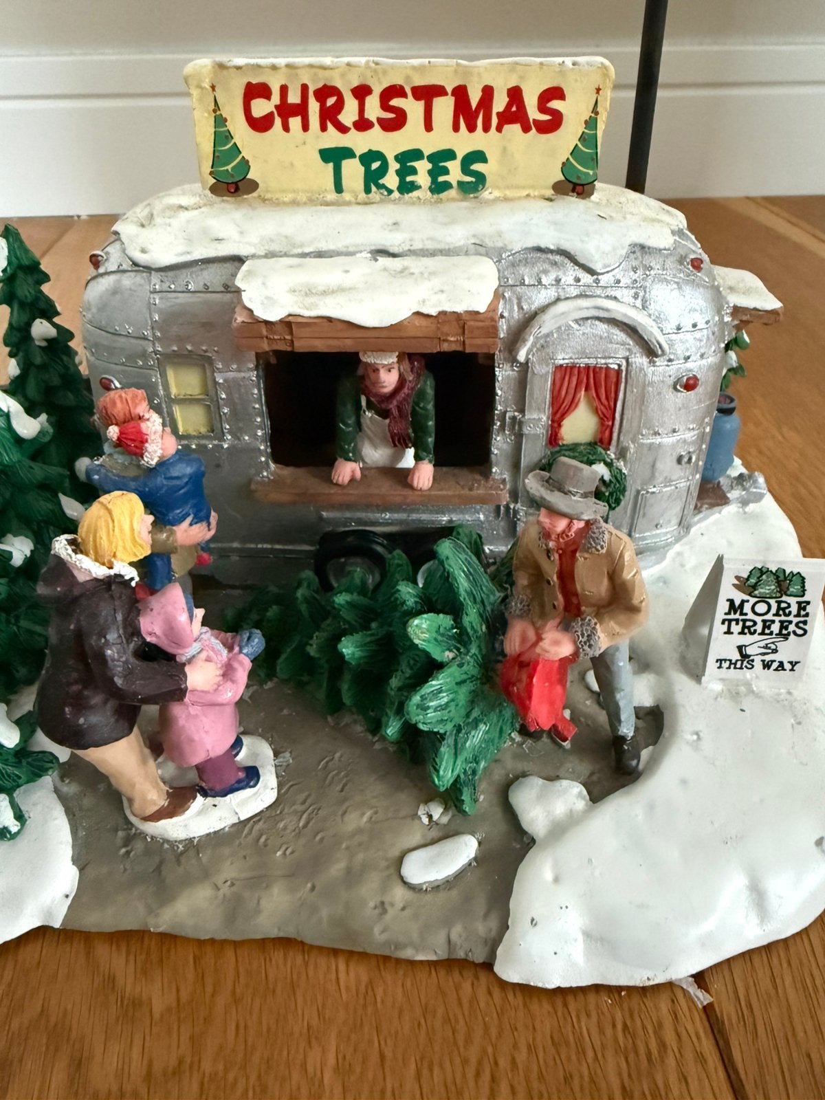 Foto 4 van Lemax Vintage Tree Lot #73644 – retired / vintage