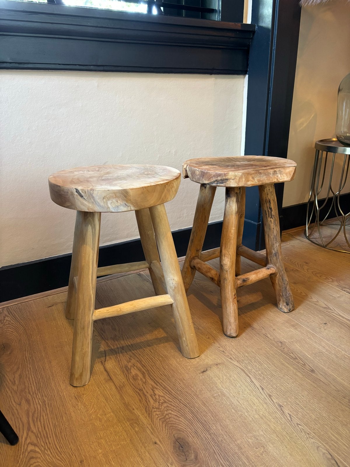 Set van 2 houten krukjes - Teak - Bijzettafel, Ophalen of Verzenden, Gebruikt, Hout