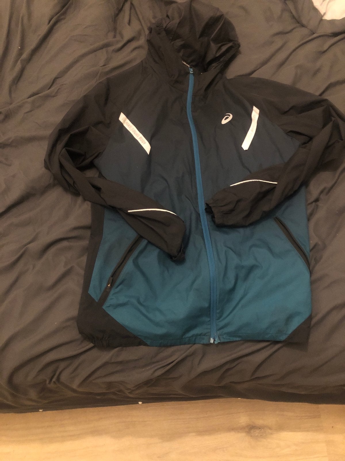Asics hardloopjack - Zwart/Blauw, Maat 48/50 (M), Zwart, Ophalen of Verzenden, Zo goed als nieuw
