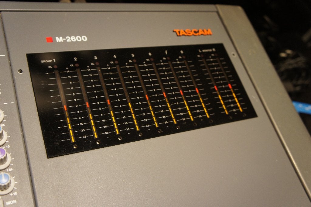 Tascam M-2600, Ophalen, Gebruikt, 20 kanalen of meer, Microfooningang