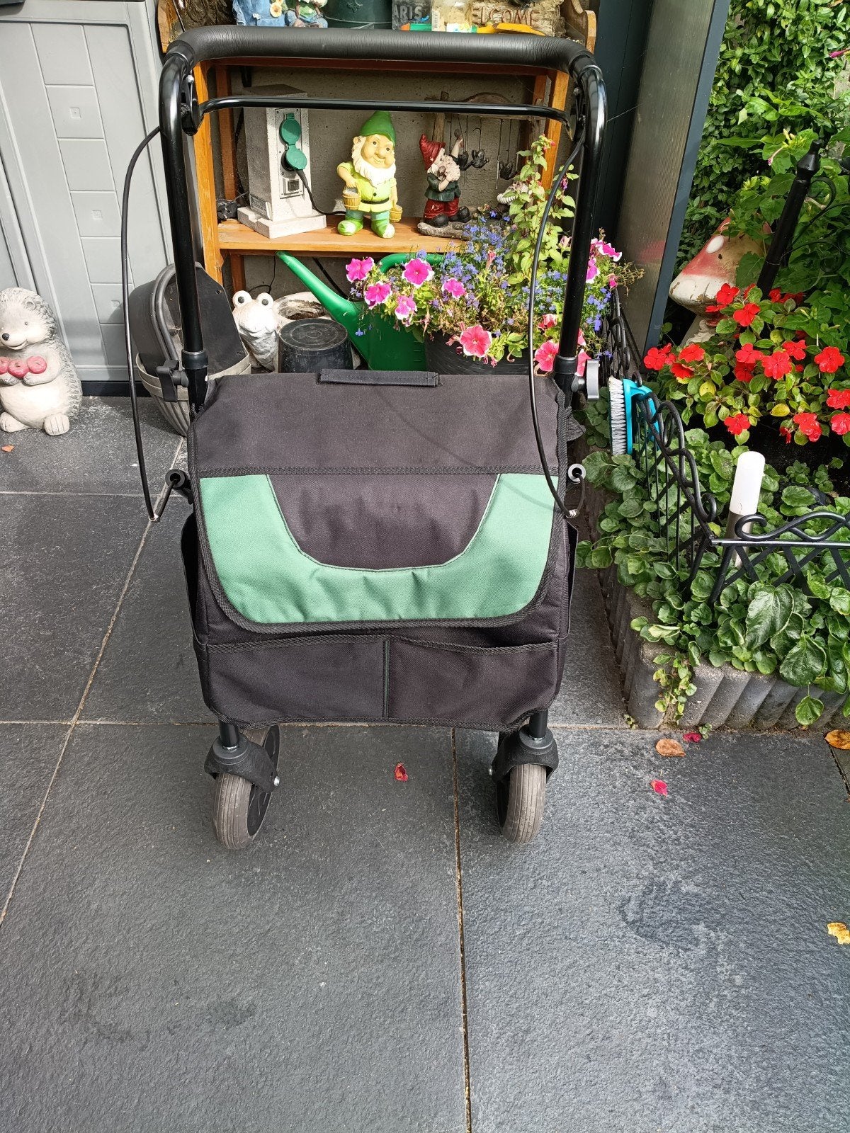 Rollator met handige boodschappentas, Diversen, Rollators, Ophalen, Opvouwbaar, Zo goed als nieuw