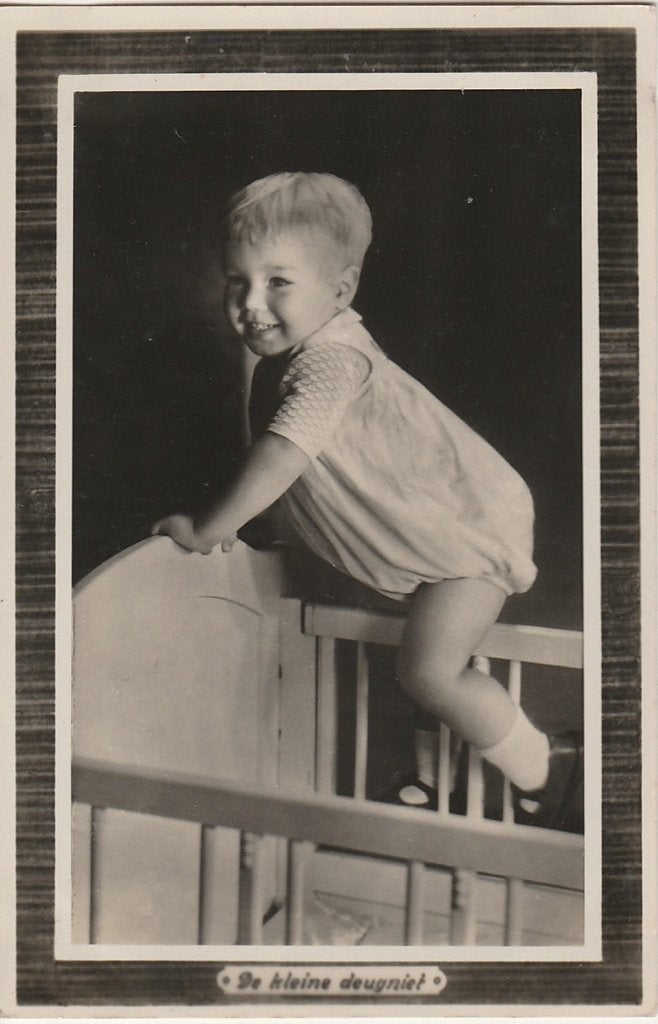 Kind klimt uit bed - De kleine deugniet, Ophalen of Verzenden, 1920 tot 1940, Gelopen, Kinderen