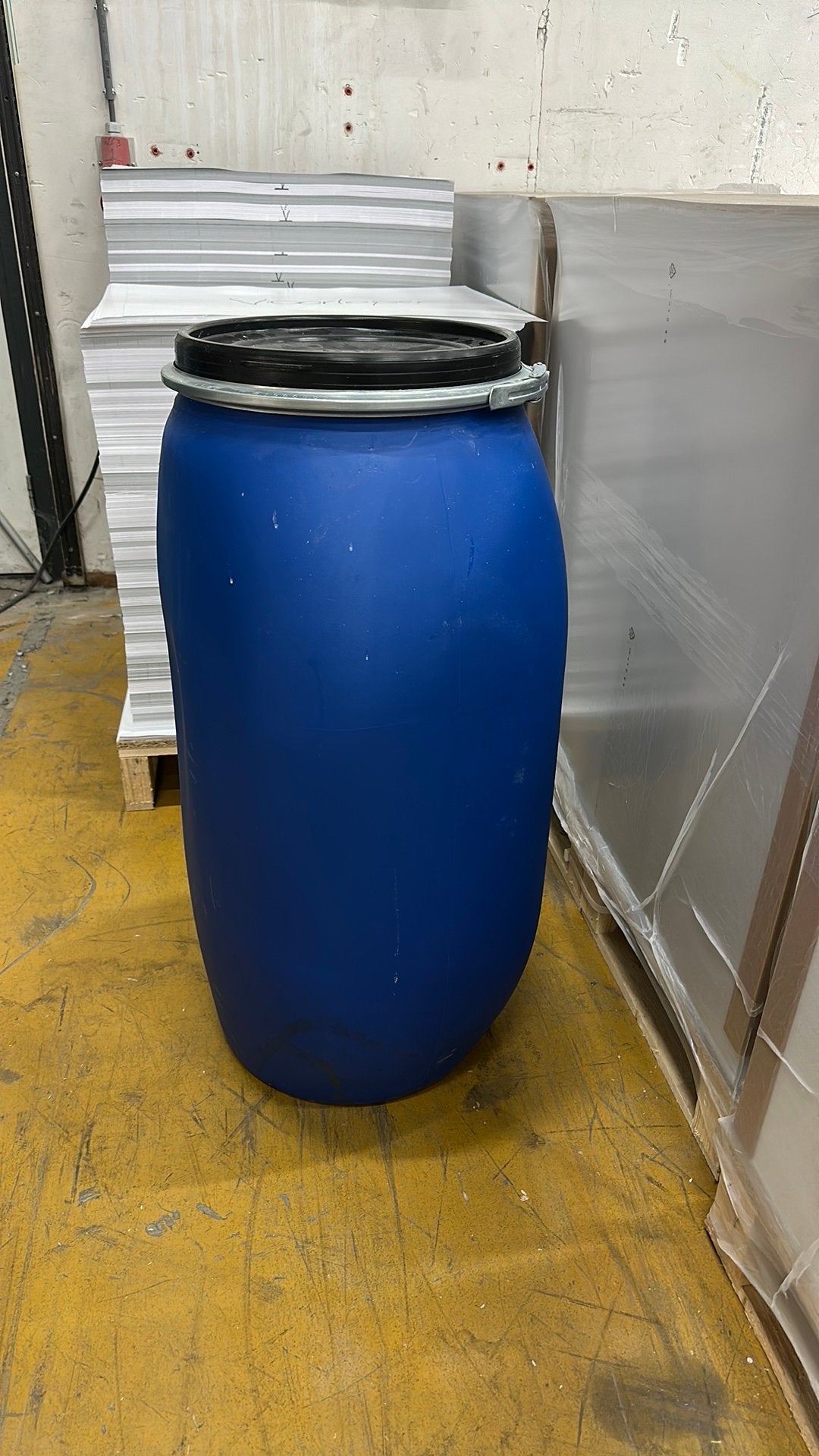 Blauwe vaten (120 liter), 75 tot 150 liter, Ophalen, Gebruikt, Kunststof