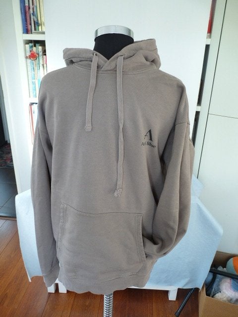Leuke taupe bruine hoodey met opdruk van Anti Blue, mt L, Maat 52/54 (L), Bruin, Ophalen of Verzenden, Zo goed als nieuw