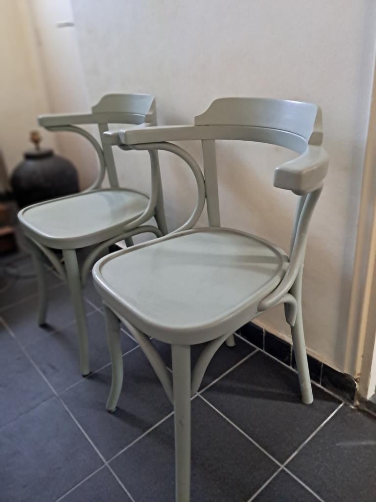2 oude café stoelen geverfd, Huis en Inrichting, Stoelen, Ophalen, Gebruikt, Bruin
