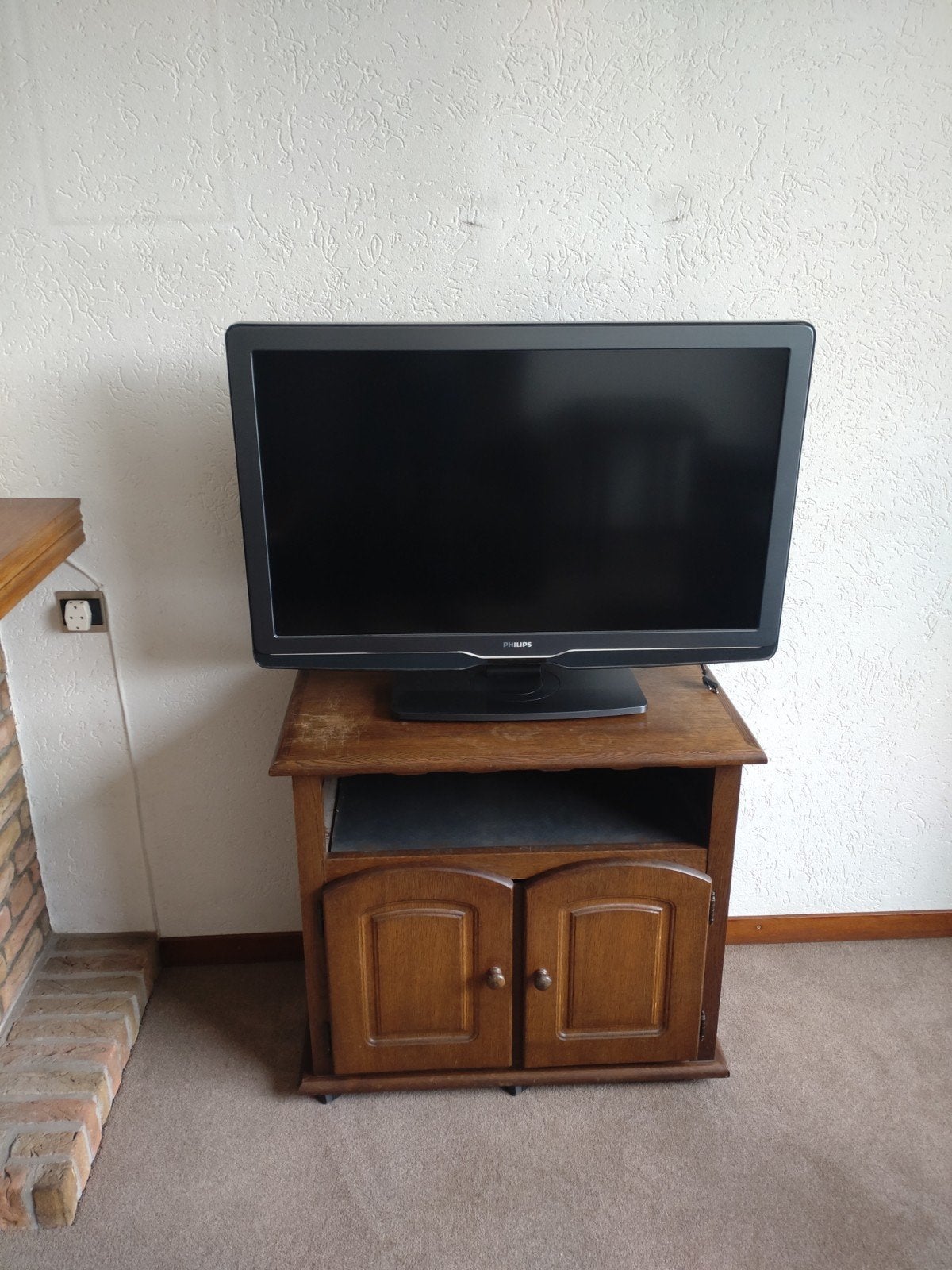 Massief eiken tv-meubel op wielen - 79x42.5x71 cm, Ophalen, Gebruikt, Eikenhout, 50 tot 100 cm