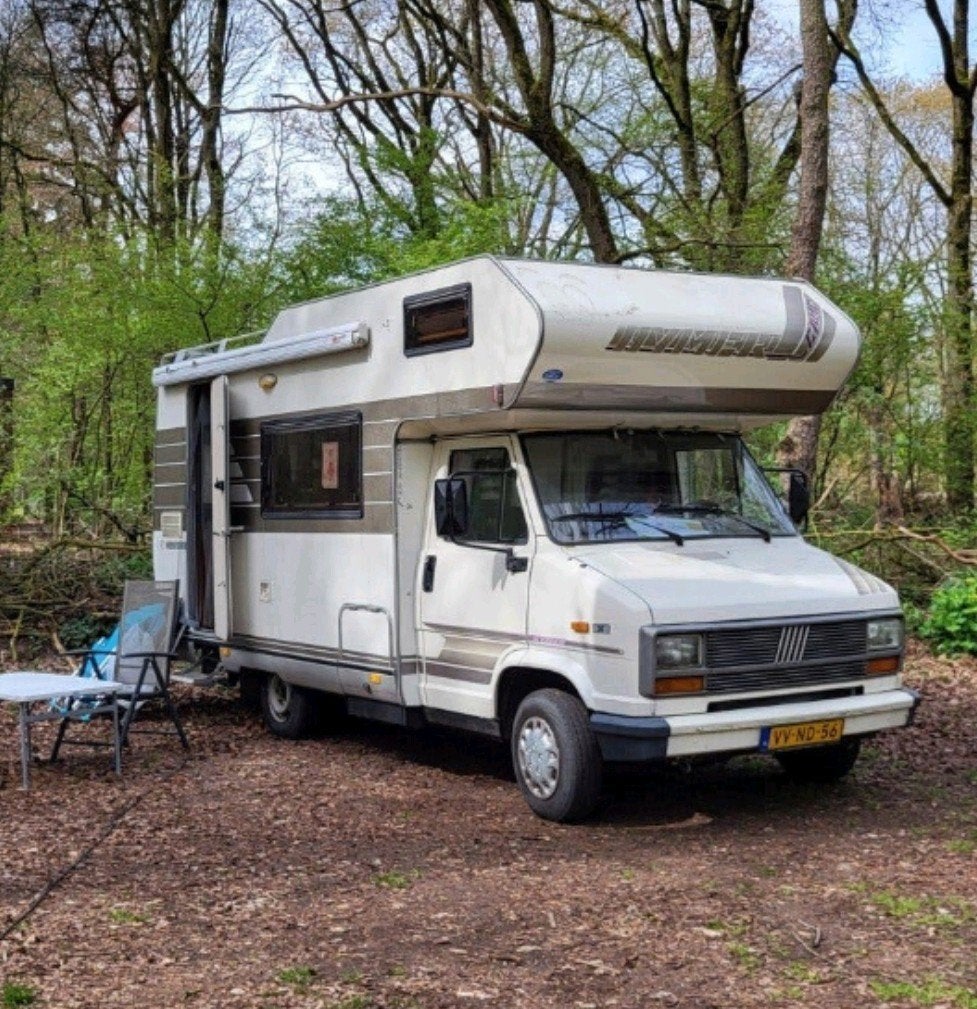 6 persoons Hymer camper te koop. 2 jaar APK, Reservewiel, Alkoof, Ringverwarming, Fiat