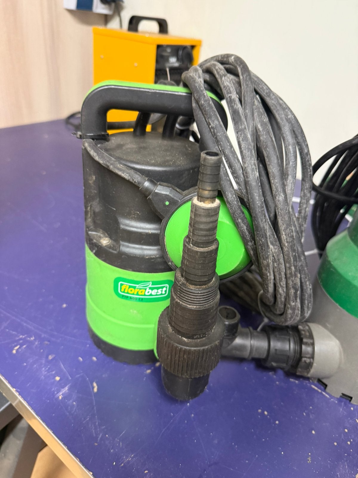 2 dompel pompen werken perfect, Tuin en Terras, Ophalen, Zo goed als nieuw, Elektrisch