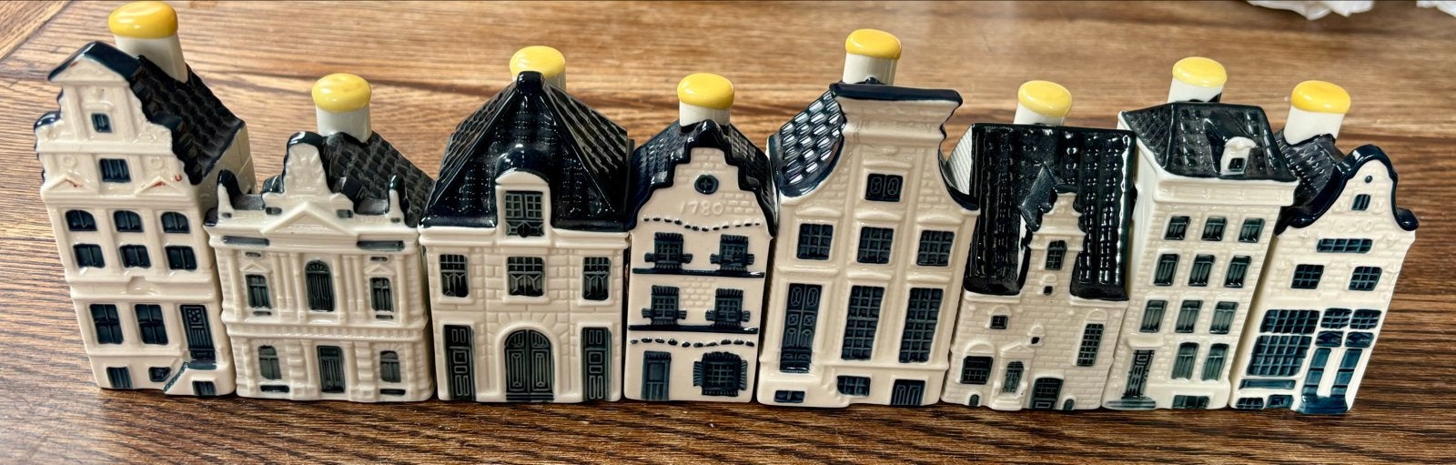 KLM Huisjes 8 stuks - Nummers 69, 86, 64, 3, 63, 89, 74, 12, Ophalen of Verzenden, Zo goed als nieuw