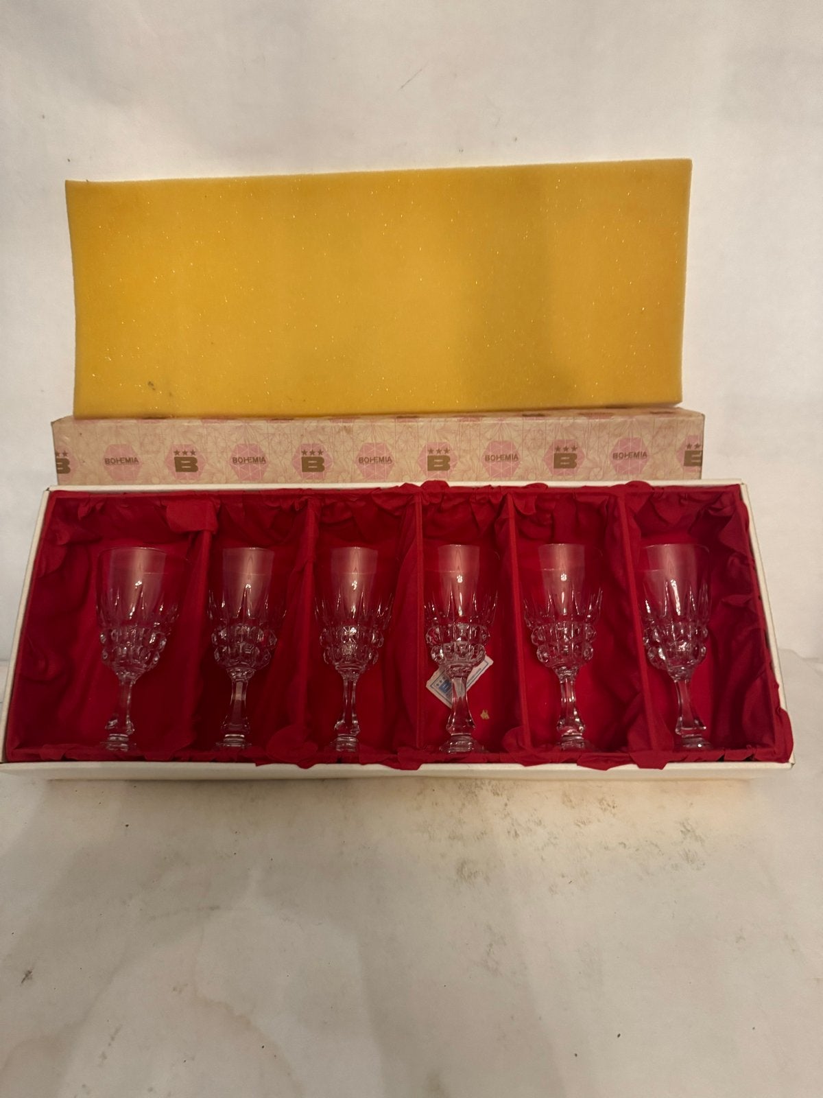 Set van 6 Bohemia kristallen wijnglazen in originele doos, Antiek en Kunst, Ophalen of Verzenden