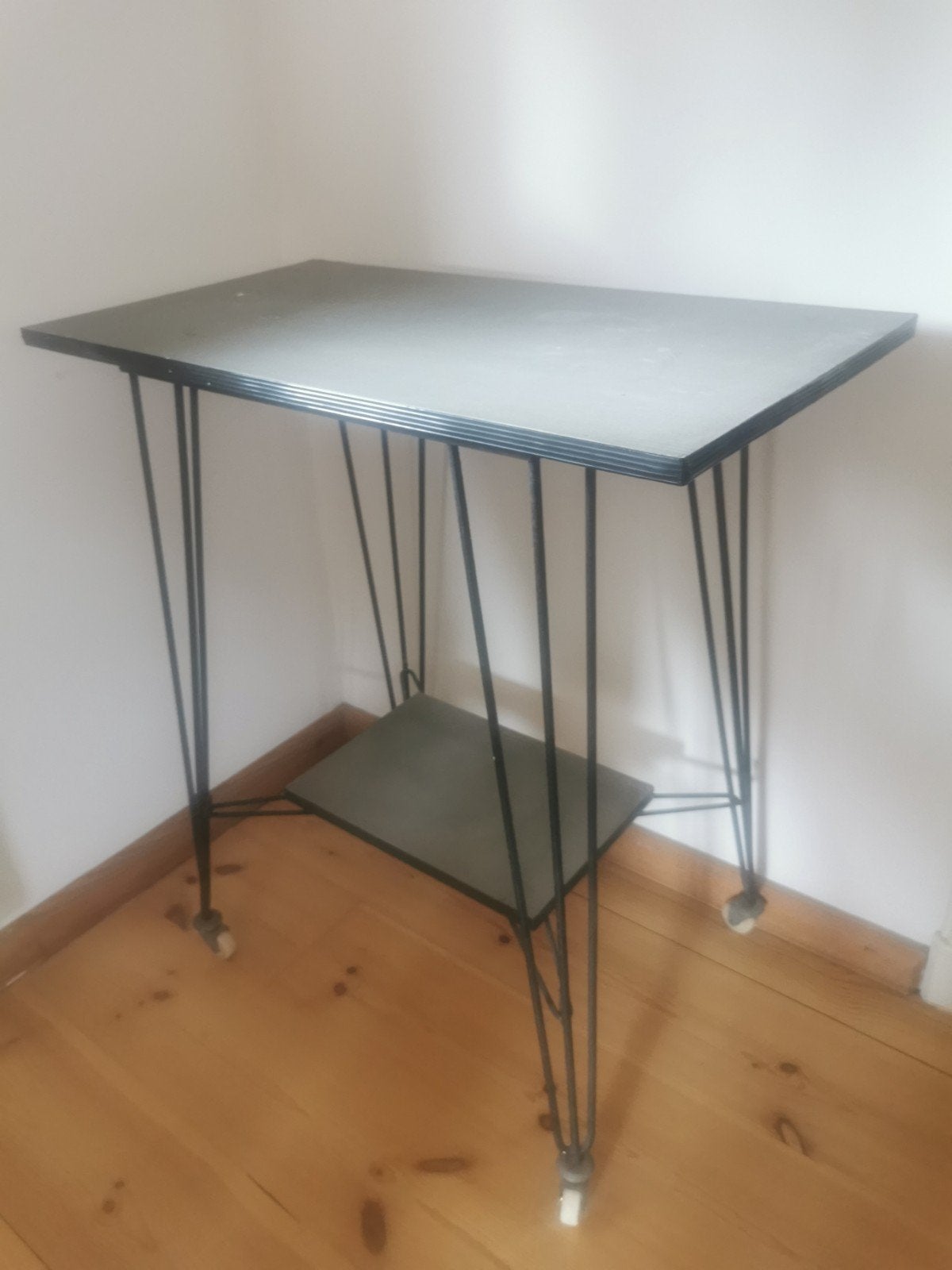 bijzettafel of plantentafel, Ophalen