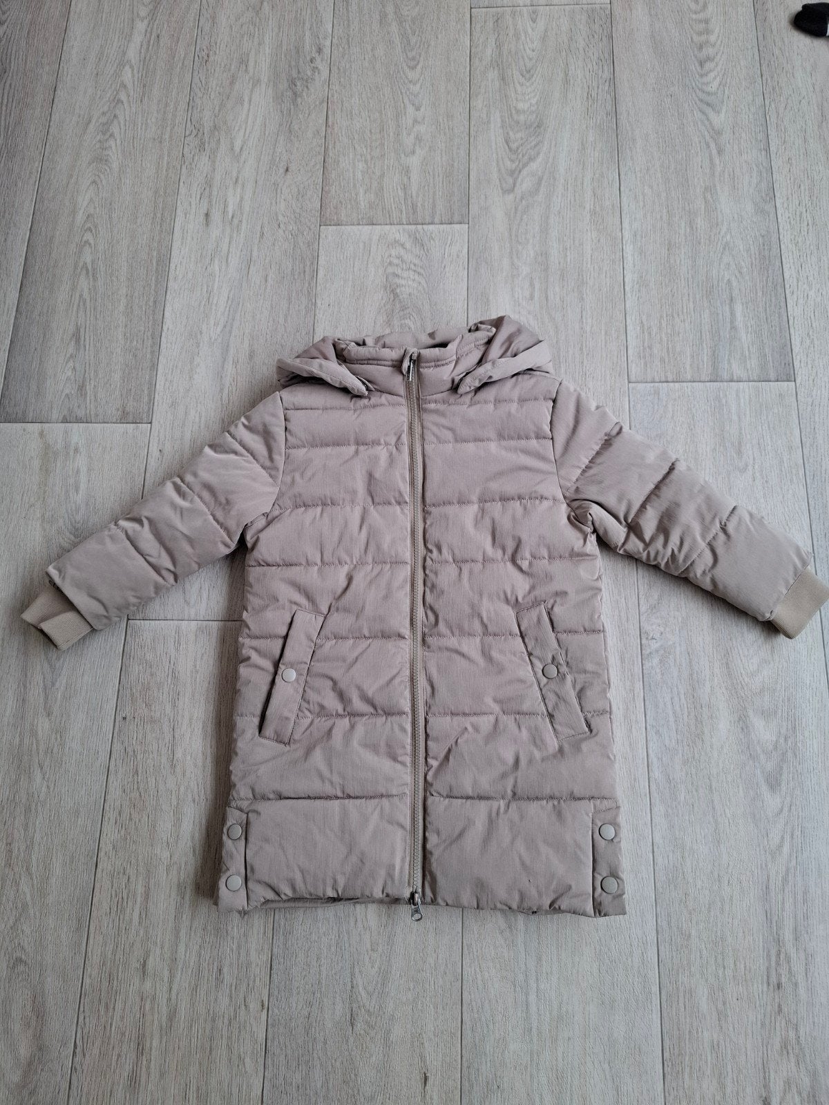 Warme beige winterjas voor meisjes, maat 110/116, wibra, Ophalen of Verzenden, Zo goed als nieuw, Wibra, Meisje