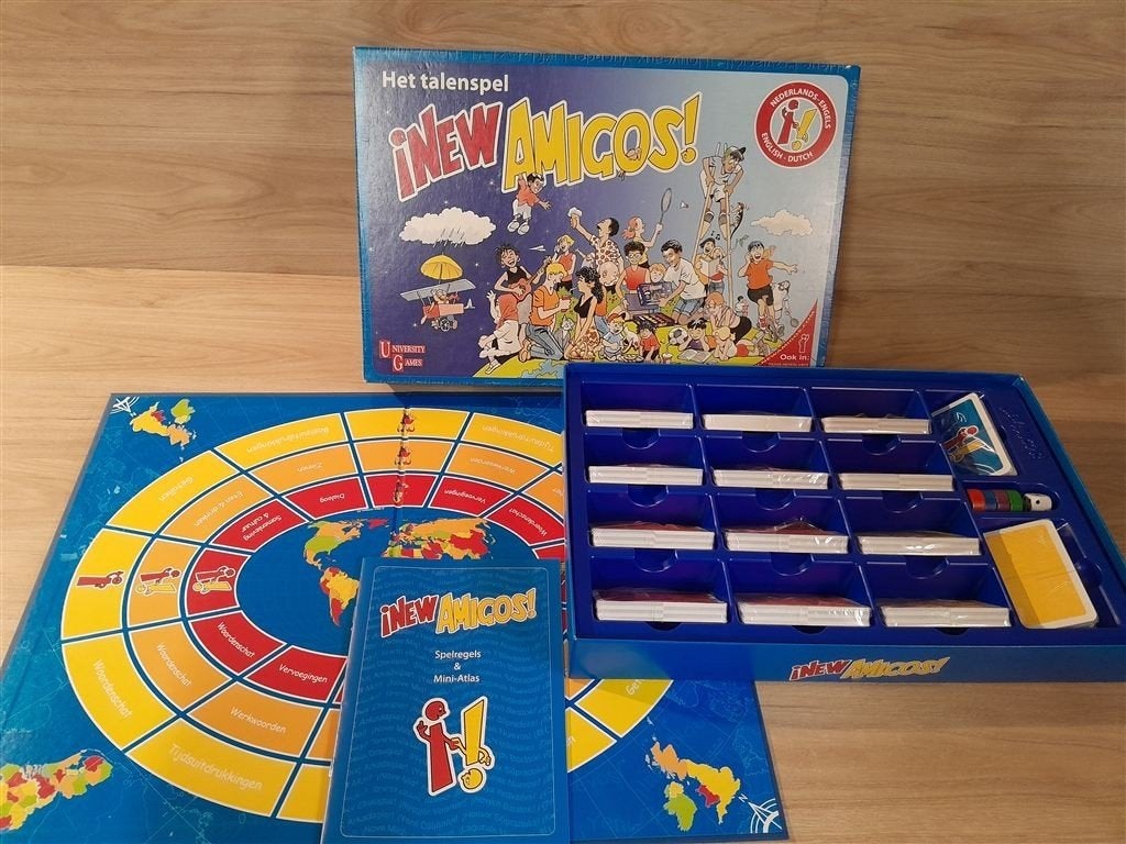 New Amigos - Het talenspel - Engels - Nederlands - s5862, Hobby en Vrije tijd, Gezelschapsspellen | Bordspellen, Verzenden, Zo goed als nieuw