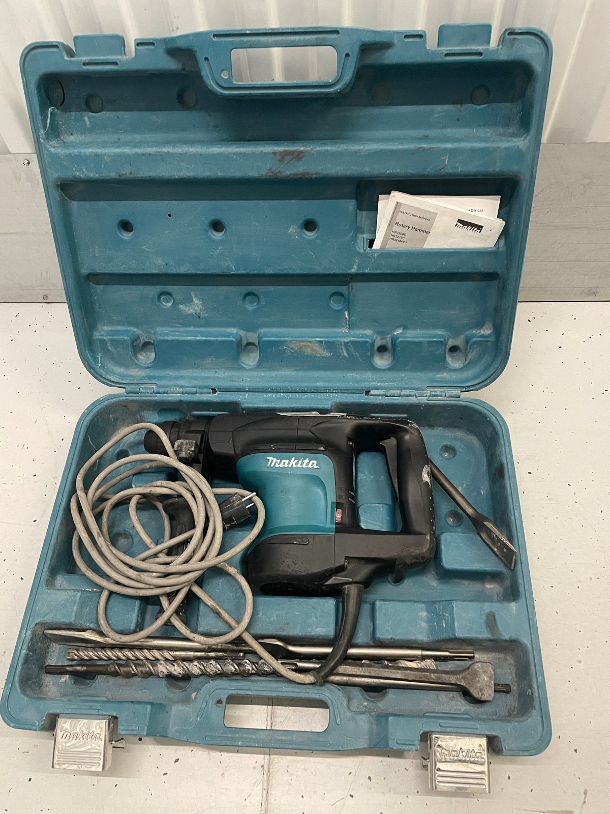 Makita HR3200C Hakboor machine met koffer en accessoires, Ophalen, Boor- en/of Breekhamer, Klopboormechanisme, Gebruikt