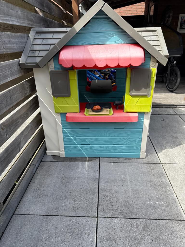 Smoby speelhuisje met keuken en picknicktafel, Kinderen en Baby's, Speelgoed | Buiten | Speelhuisjes, Ophalen, Gebruikt, Plastic