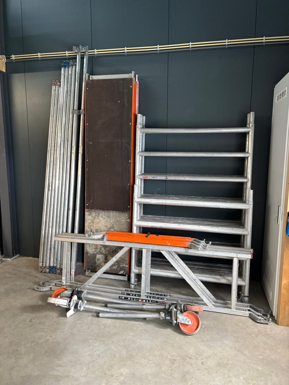 Altrex 5200 serie 9.2 m wh, Doe-het-zelf en Verbouw, Steigers, Ophalen, Gebruikt, Poortingaverhuut@gmail.com, 5 meter of hoger