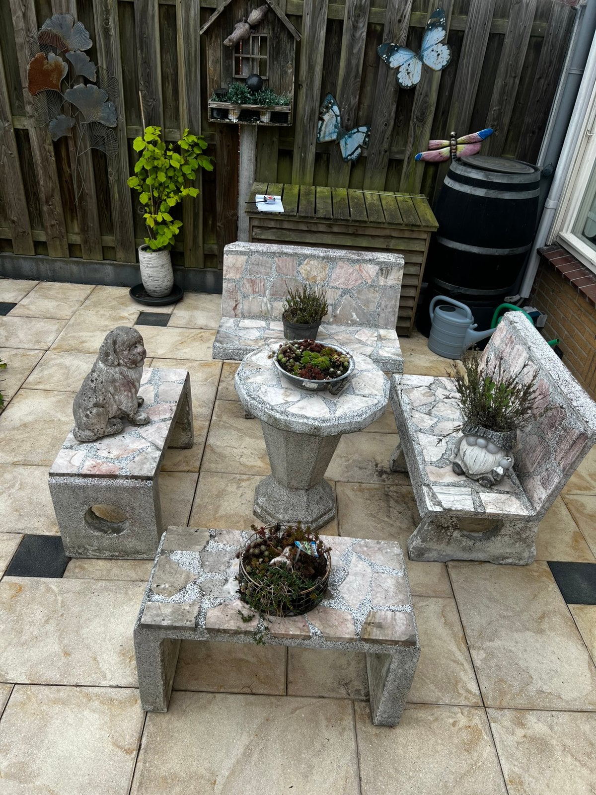 Vintage tuinset, grijs beton met zachte pastelkleur bovenop, Ophalen, 6 zitplaatsen, Zo goed als nieuw, Tuinset