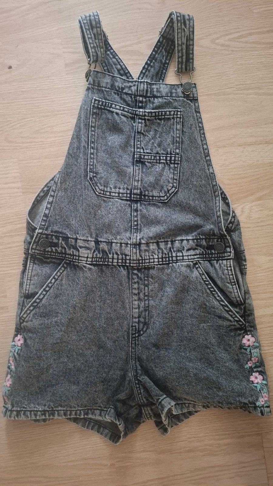 Denim & Co. Dungaree jumpsuit met bloemenborduursel, Kinderen en Baby's, Ophalen of Verzenden, Gebruikt, Denim & Co., Meisje