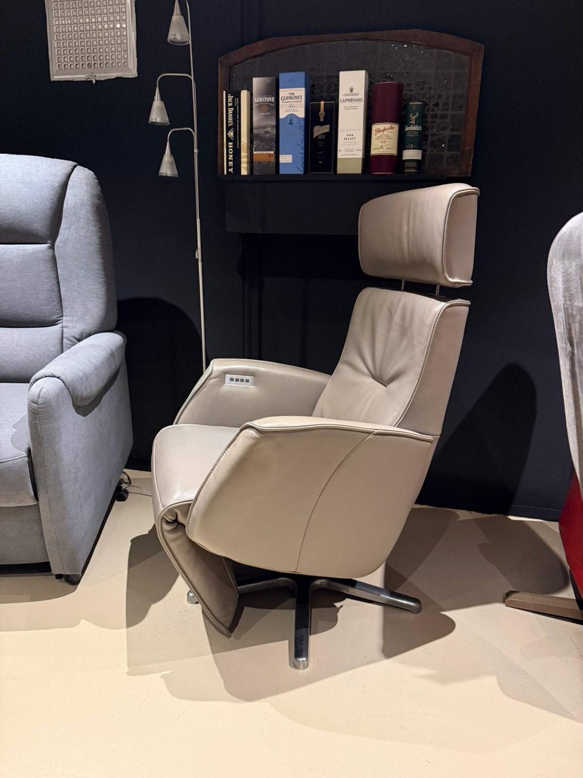 Moderne relaxfauteuil met accu, Huis en Inrichting, Fauteuils, Gebruikt, ., Minder dan 75 cm, Leer