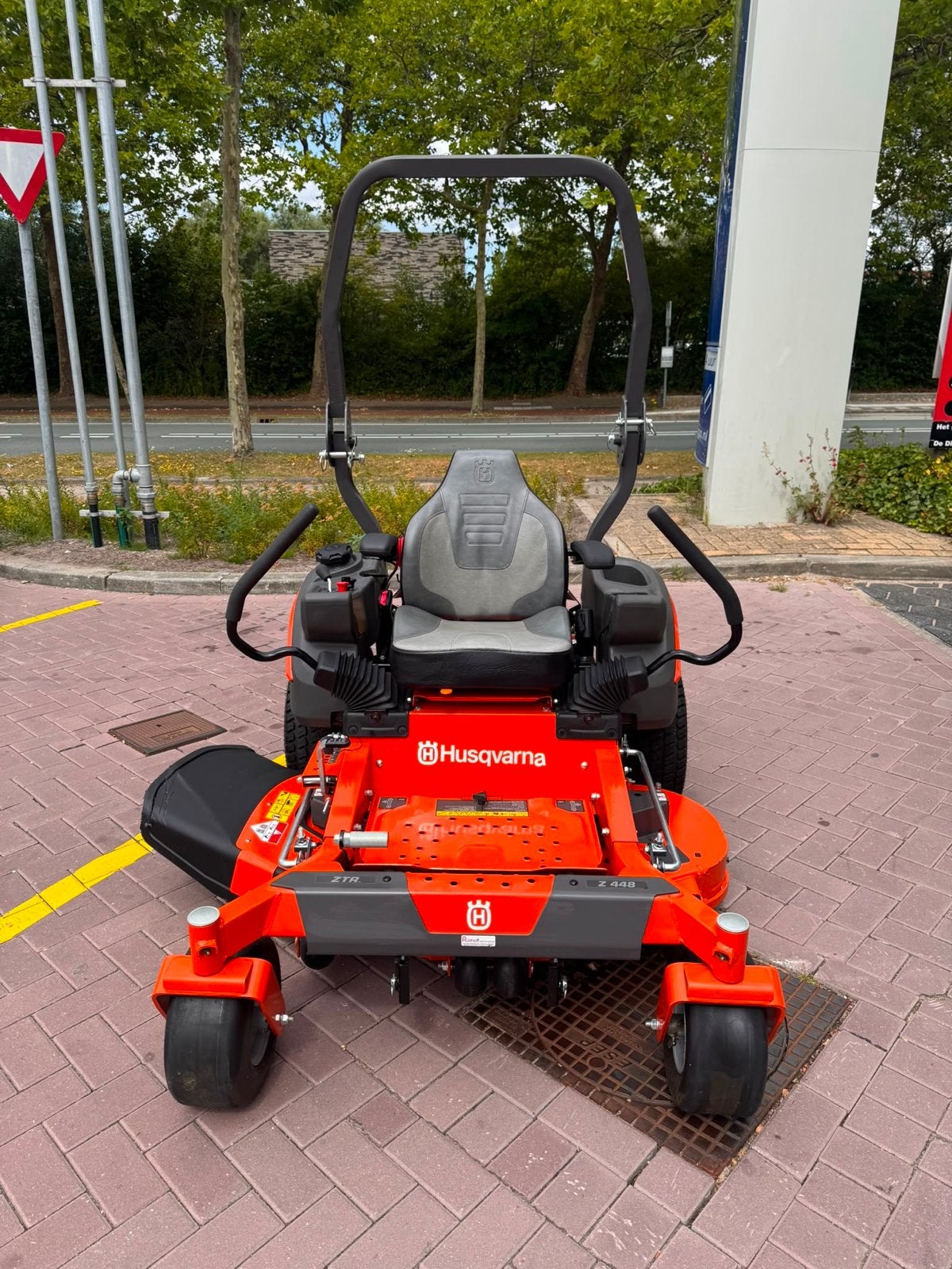 Zero Turn Z448 Professionele Zitgrasmaaier - Bouwjaar 2025, Ophalen, Cirkelmaaier, Zo goed als nieuw, Benzine-grasmaaier