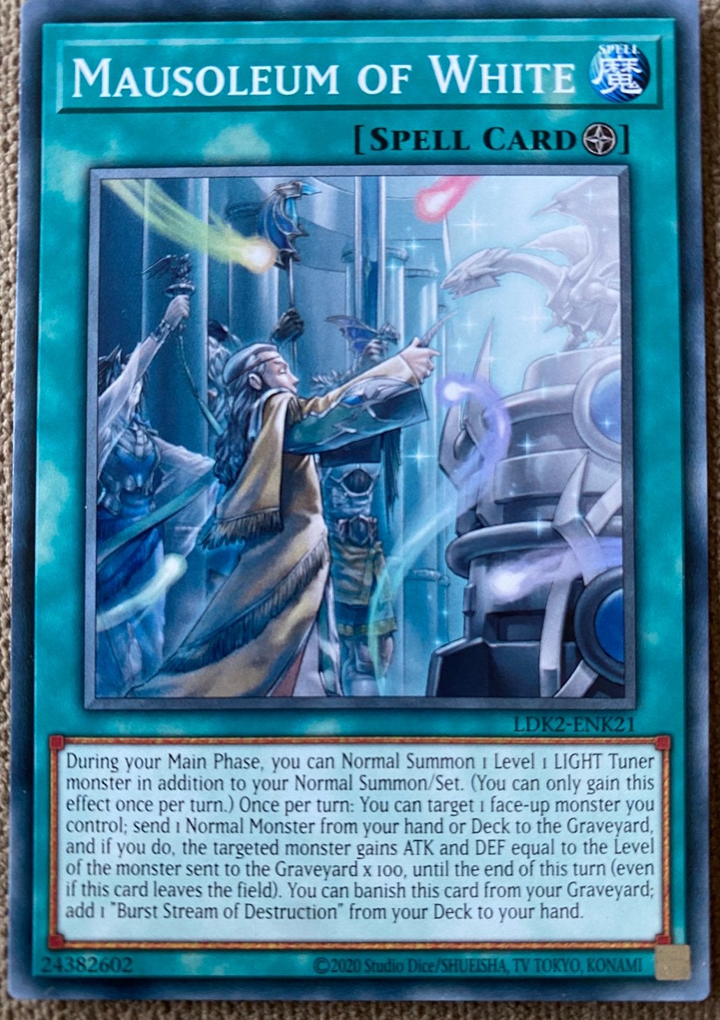 Yu-Gi-Oh!  Mausoleum of White Legendary Print !, Ophalen of Verzenden, Zo goed als nieuw, Losse kaart