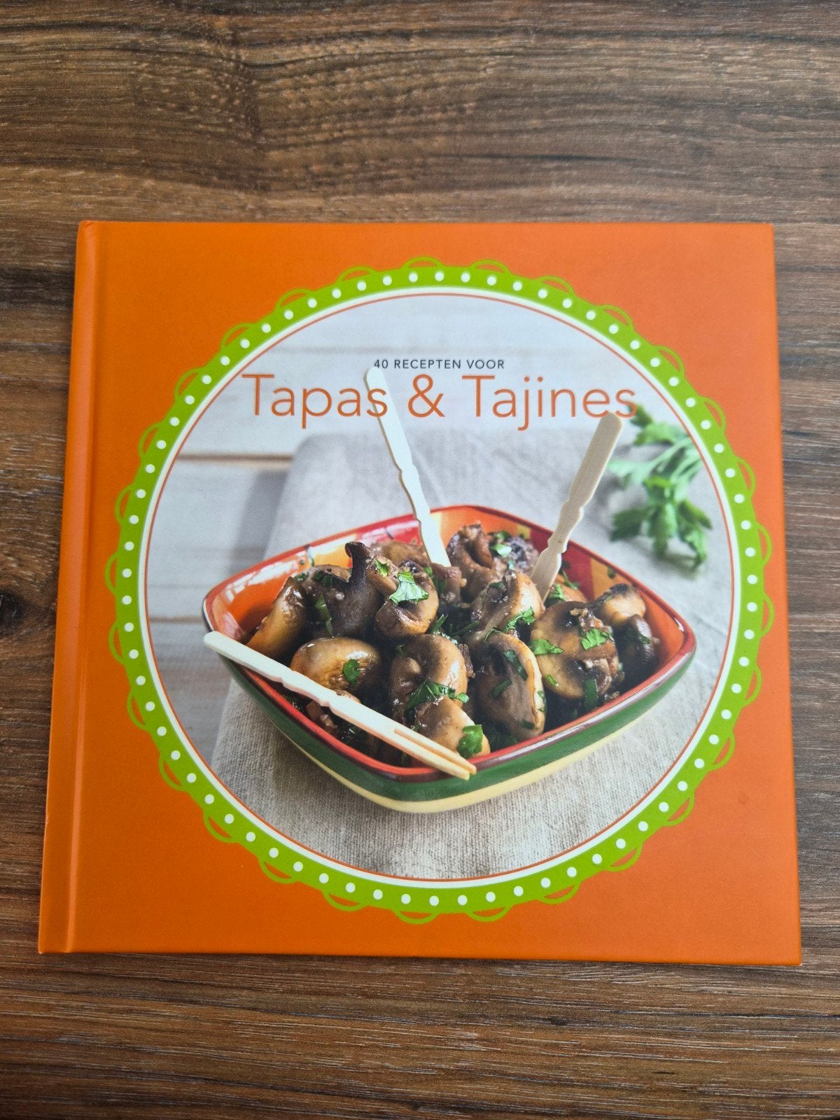Tapas & Tajines kookboek - 40 heerlijke recepten, Boeken, Ophalen of Verzenden, Zo goed als nieuw, Spanje, Voorgerechten en Soepen