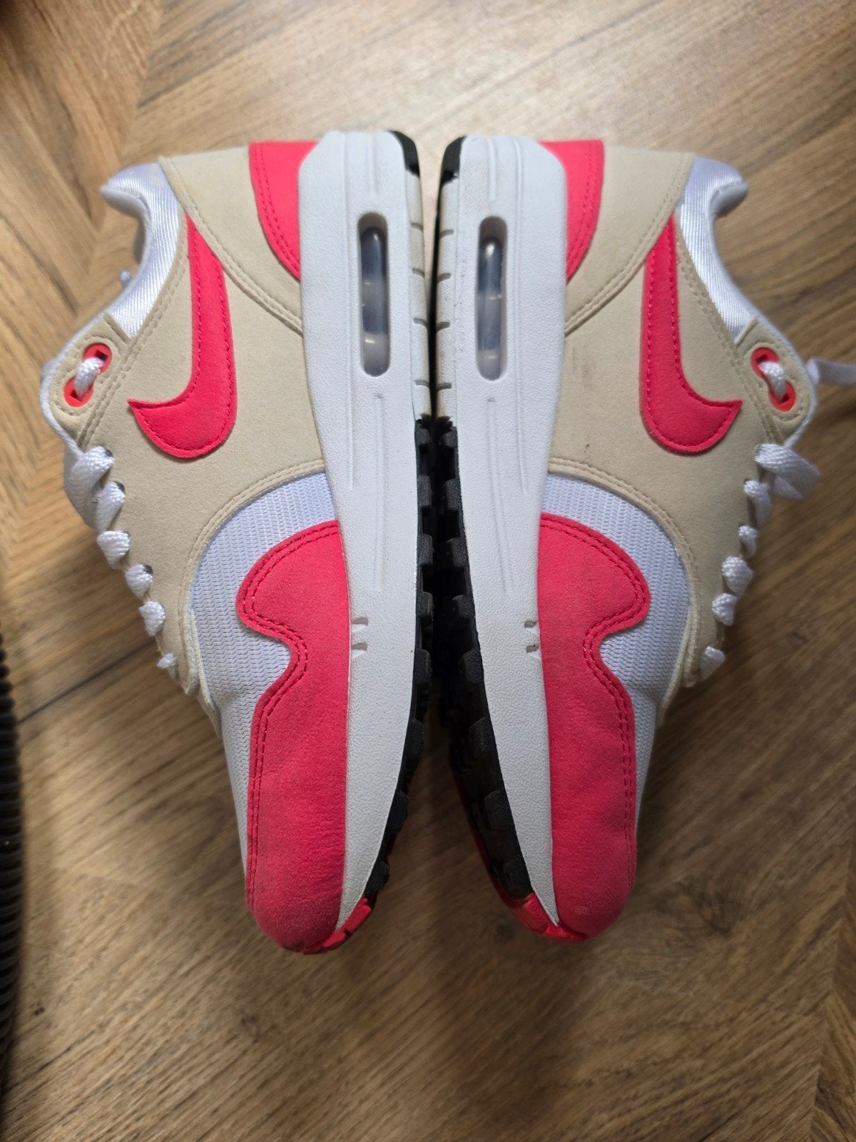 nike air max 1 maat 38
een of twee keer gedragen, in nieuwst, Ophalen of Verzenden, Zo goed als nieuw, Overige kleuren