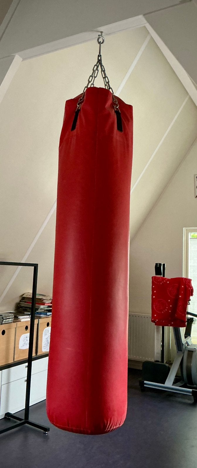 Bokszak 50kg 140 cm kleur rood en bokshandschoenen, Ophalen, Zo goed als nieuw, Bokszak