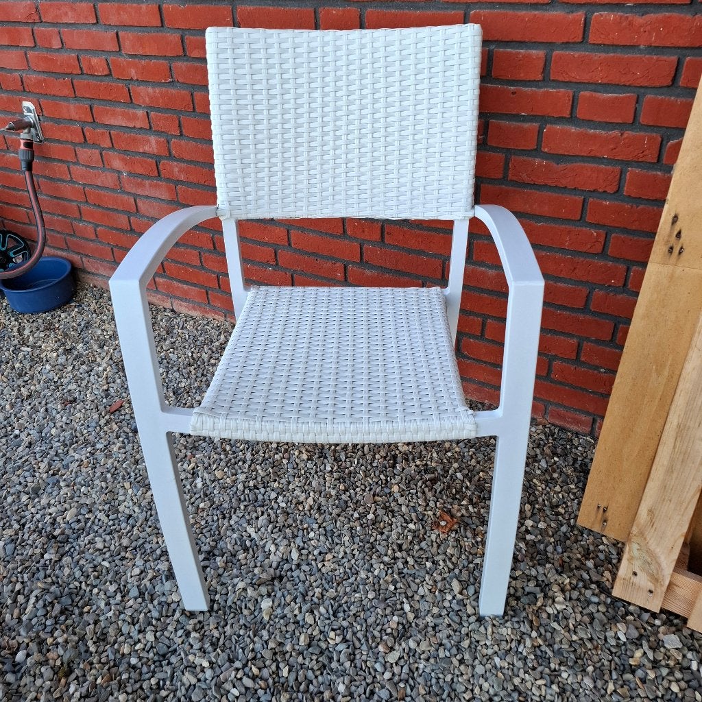 Mooie witte wicker stoel, Ophalen, Zo goed als nieuw, Wicker, Stapelbaar