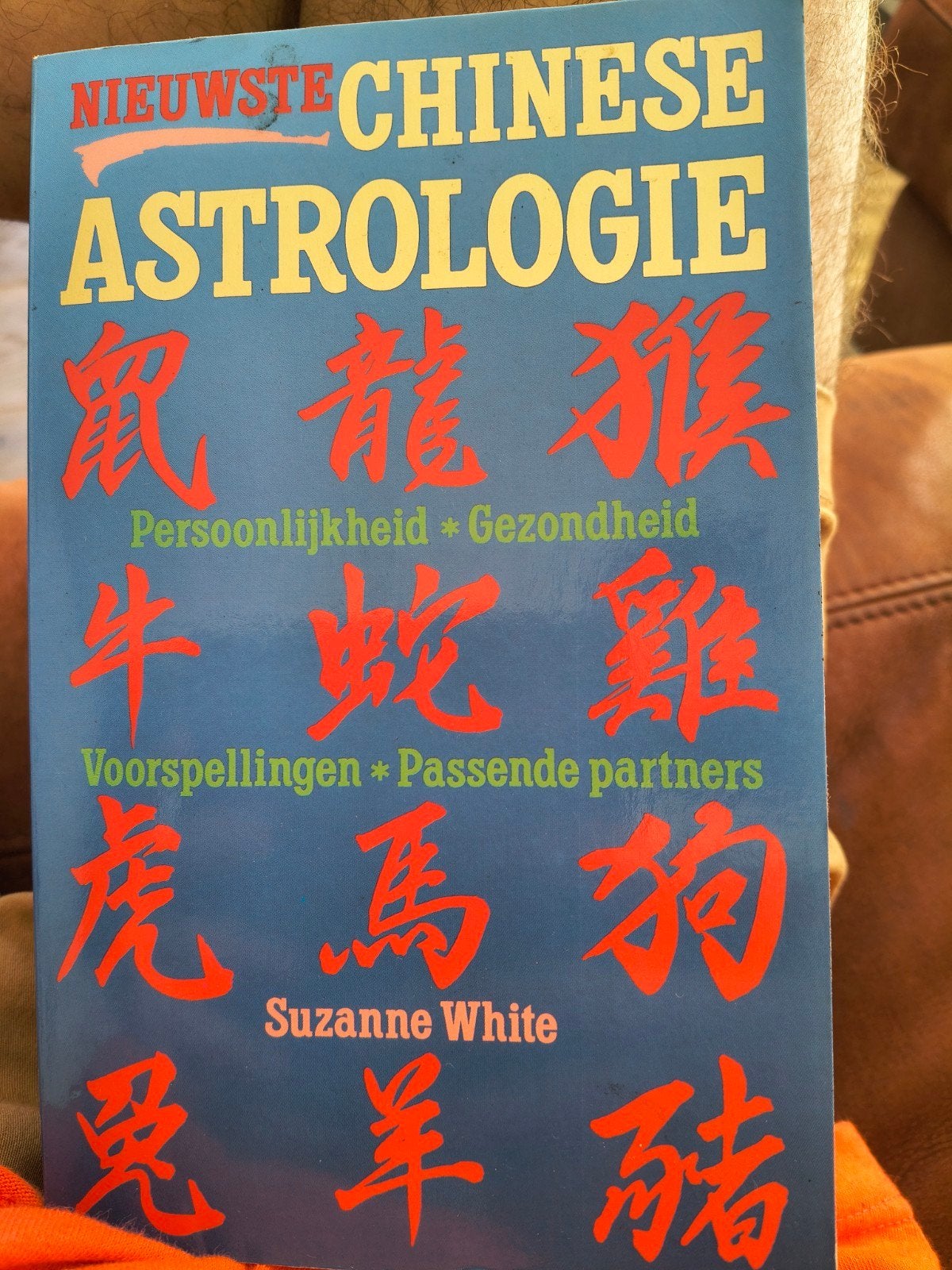 Nieuwste Chinese astrologie - Suzanne White, Ophalen of Verzenden, Gelezen, Dieren