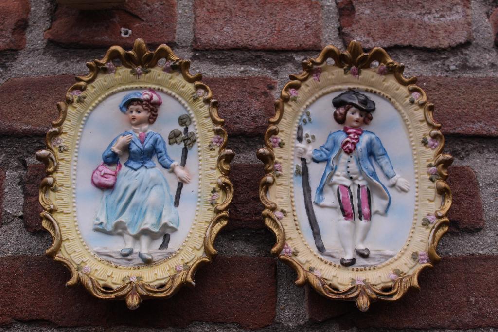 Twee Brocante Porseleinen Muurhangers - Handgeschilderd, Ophalen of Verzenden