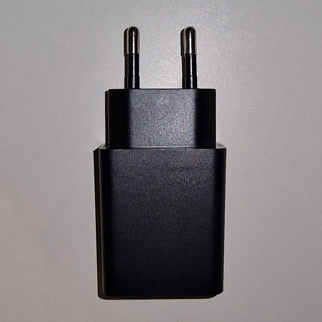 USB-A telefoonoplader / netadapter – EU stekker – zwart, Telecommunicatie, Adapter, Ophalen of Verzenden, Zo goed als nieuw, Universeel
