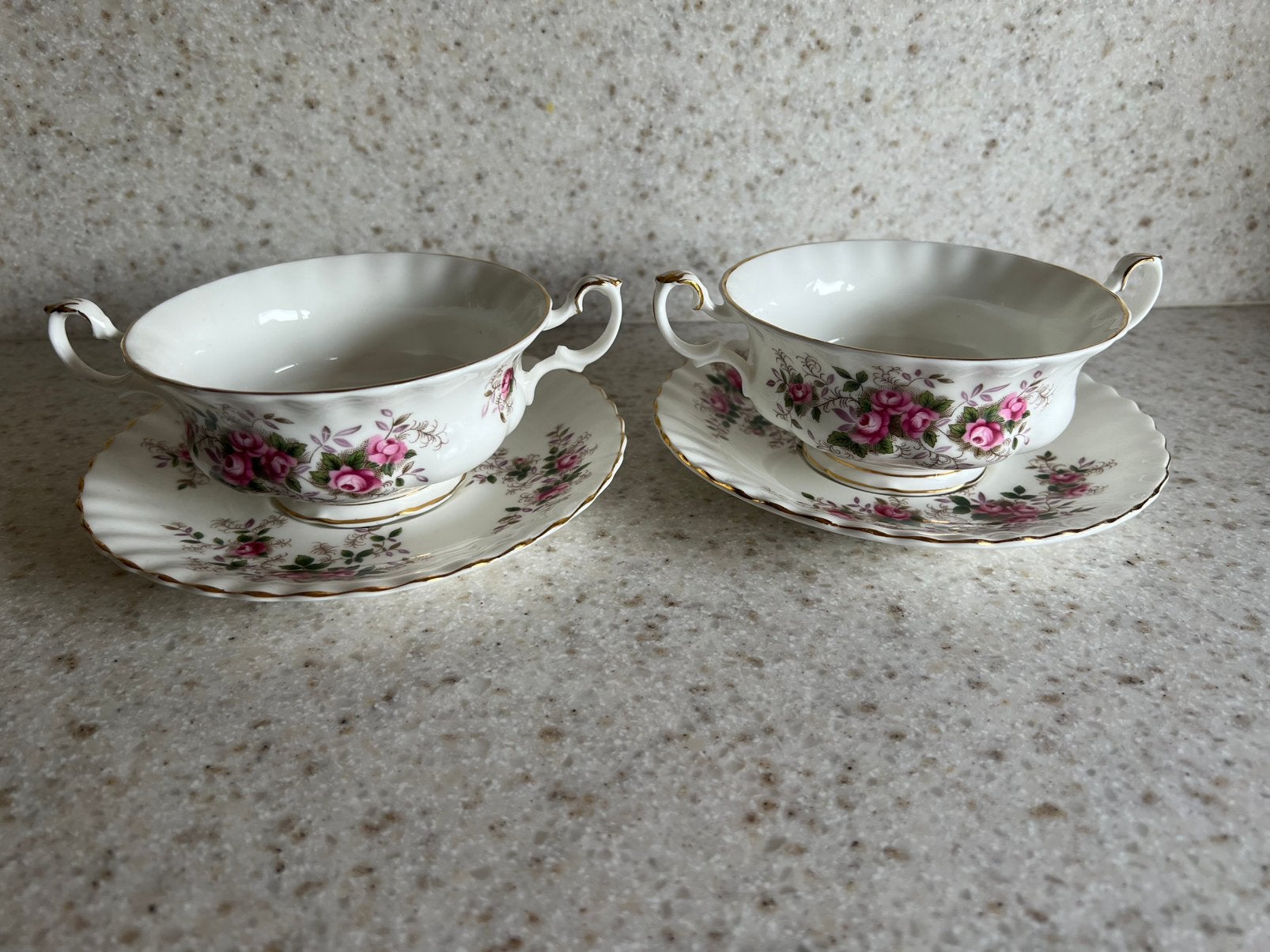 Royal Albert Lavender Rose 2 soepkommen met schotel, Verzenden