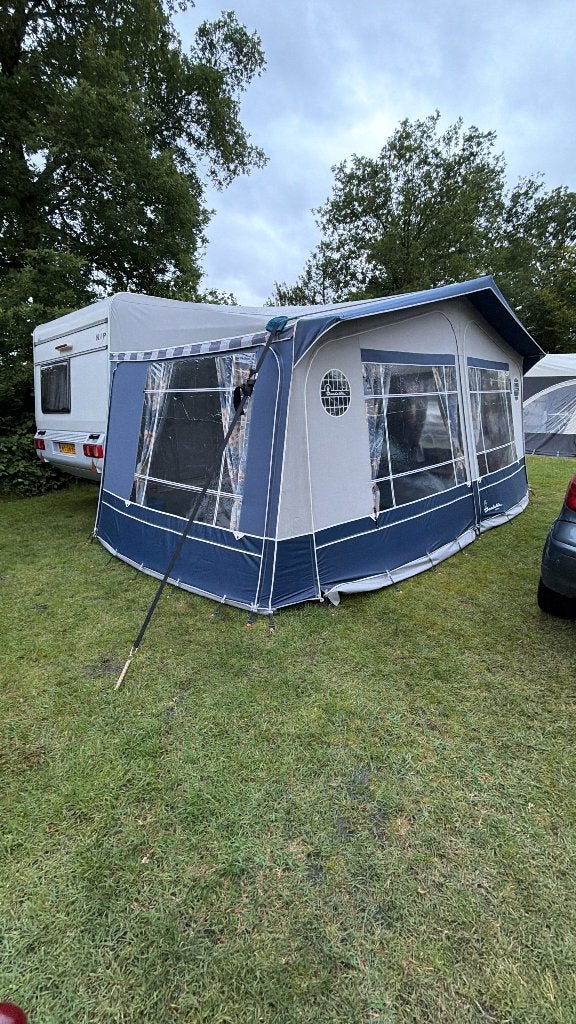 Kip Grey-Line caravan uit 2000 inclusief Isabella voortent, Standaardzit, Kip, Particulier, Kluisje