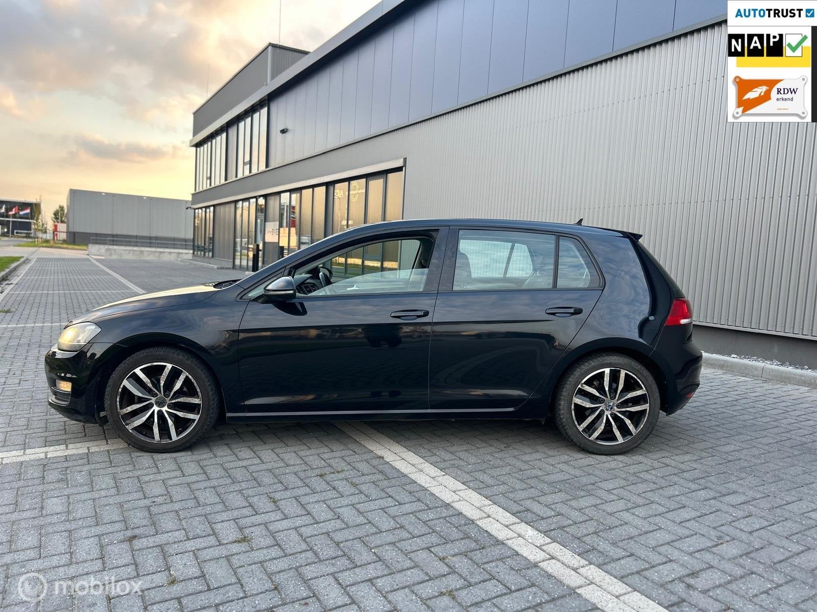 Volkswagen Golf 7 1.2 TSI Highline|APK|NAVI|CRUISE CONTR|, Auto's, Voorwielaandrijving, 4 cilinders, Zwart, Bedrijf