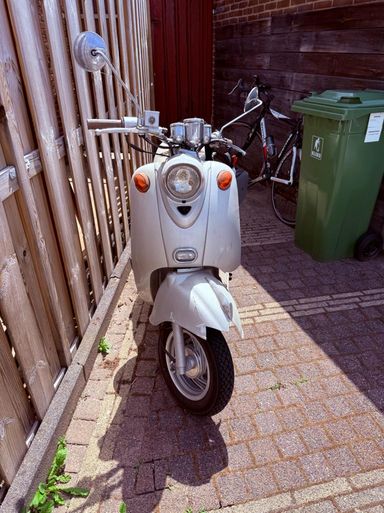 Nette Kymco Agility 50cc Scooter - Ideaal voor stadsritten, Fietsen en Brommers, Snorfietsen en Snorscooters, Ophalen, Gebruikt