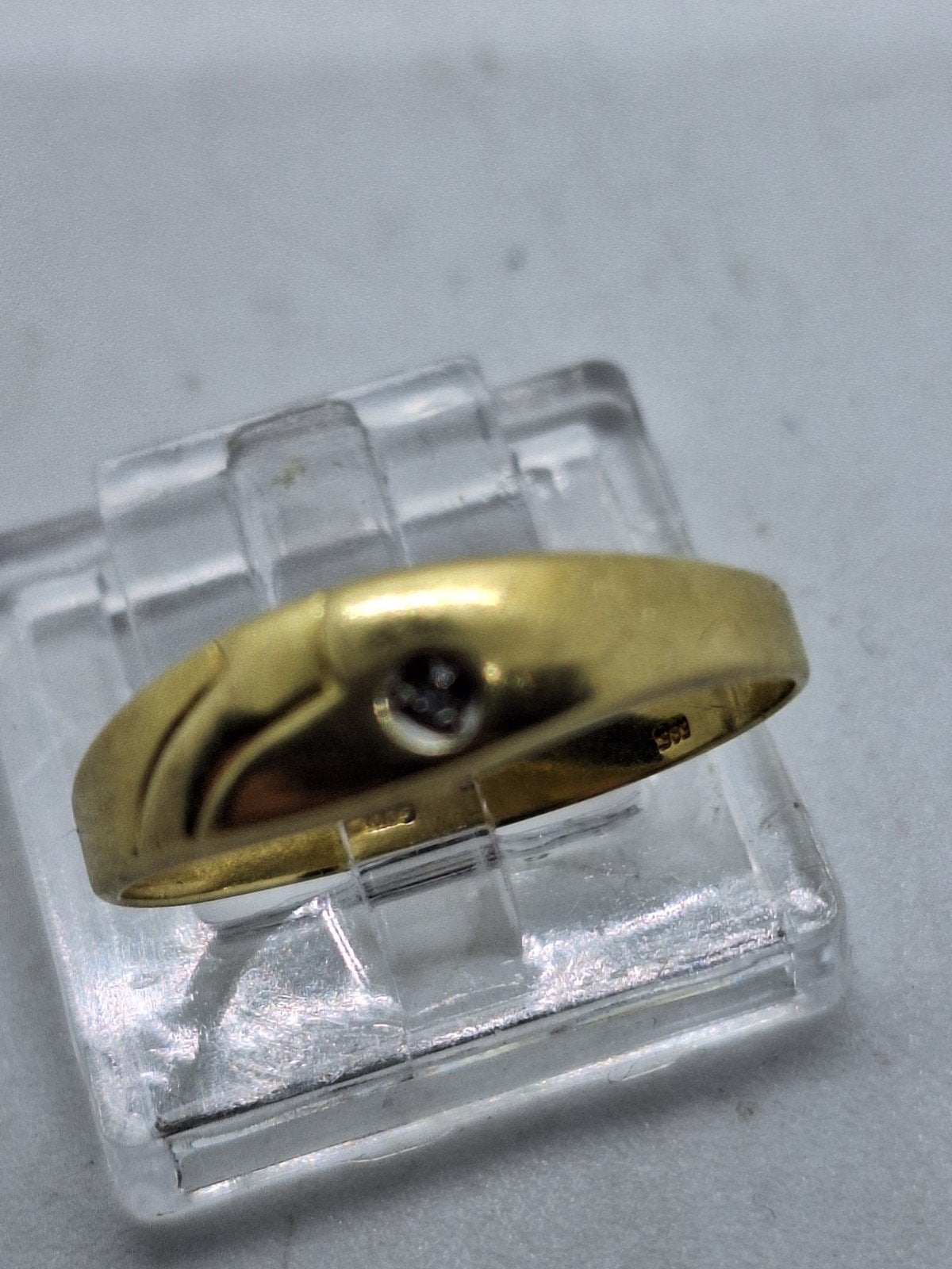 Gouden ring met diamantje - Maat 17.5 - 585 goud, Ophalen of Verzenden, Zo goed als nieuw, 17 tot 18, Met edelsteen