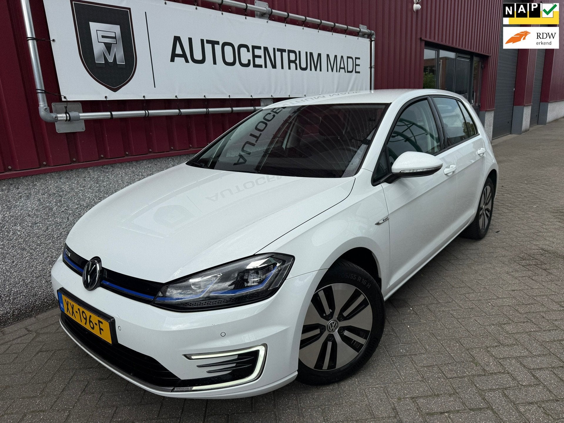 Volkswagen E-Golf E-Golf // 5-DRS // Leer // PDC // Navi //, Auto's, 596 min, 136 pk, Gebruikt, Zwart