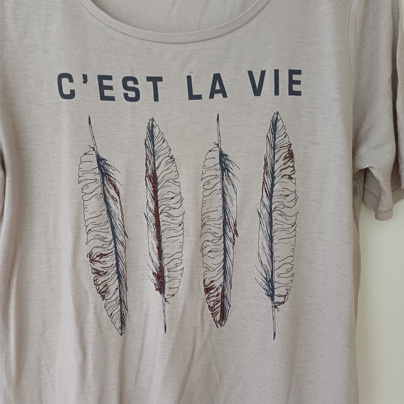 T shirt Sissy boy maat S - C'est la vie/ beige met kraaltjes, Kleding | Dames, Beige, Sissy-Boy, Ophalen of Verzenden, Zo goed als nieuw