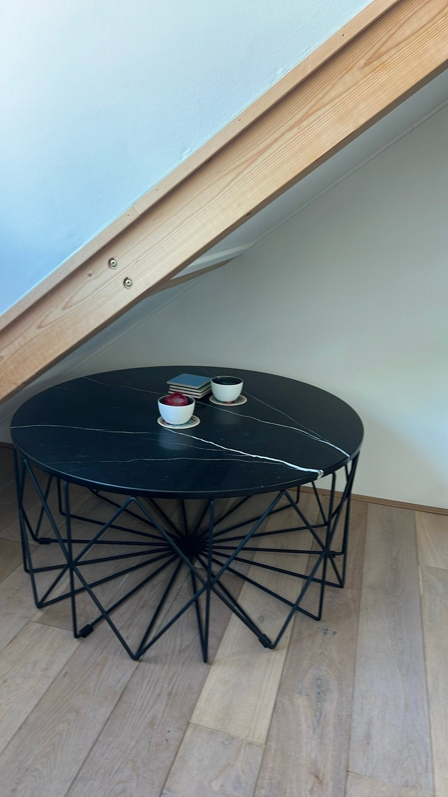 Moderne ronde Bolia salontafel met zwart marmer, Rond, Zo goed als nieuw, Metaal, 5 – 50
