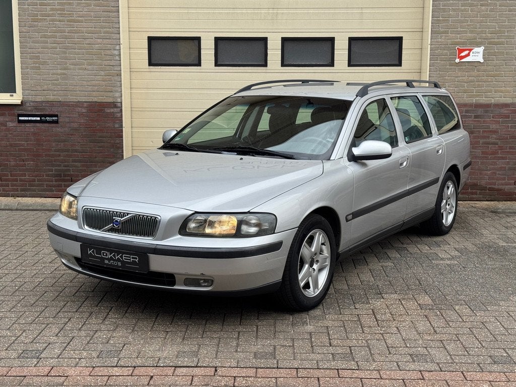 Volvo V70 2.4 Comfort Line Perfect ondh.|Clima|Cruise|NWE di, Auto's, Voorwielaandrijving, Zwart, Leder en Stof, Euro 4