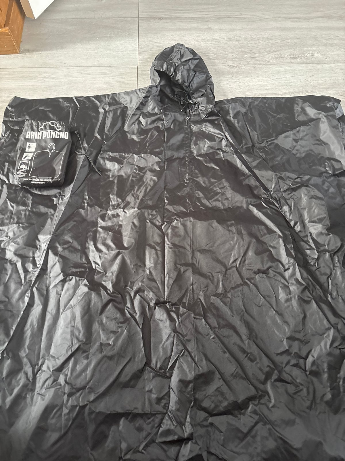 Nieuwe zwarte regenponcho - 100% gerecycled polyester, Ophalen, Nieuw, Regenpak, Dames