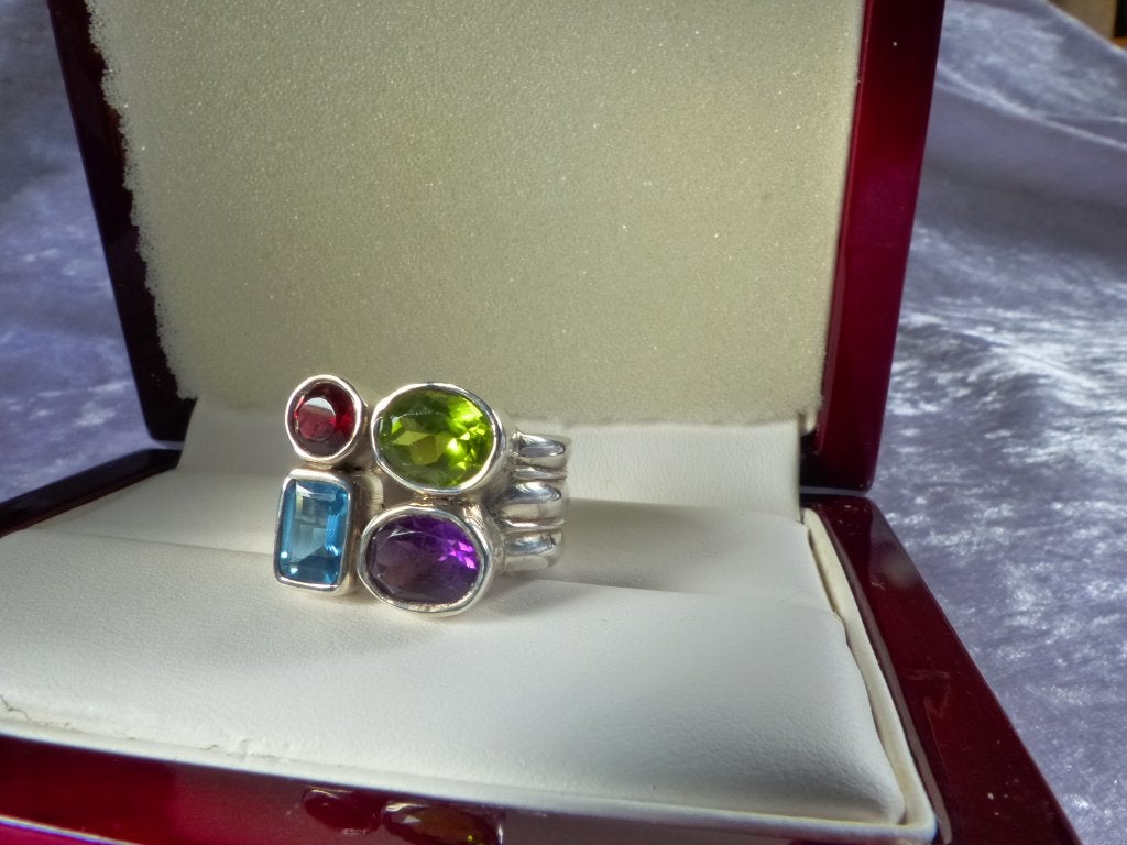 Mooie Zilveren Ring Peridot -Granaat - Aquamarijn - Amethist, Sieraden, Tassen en Uiterlijk, Antieke sieraden, Verzenden, Zilver