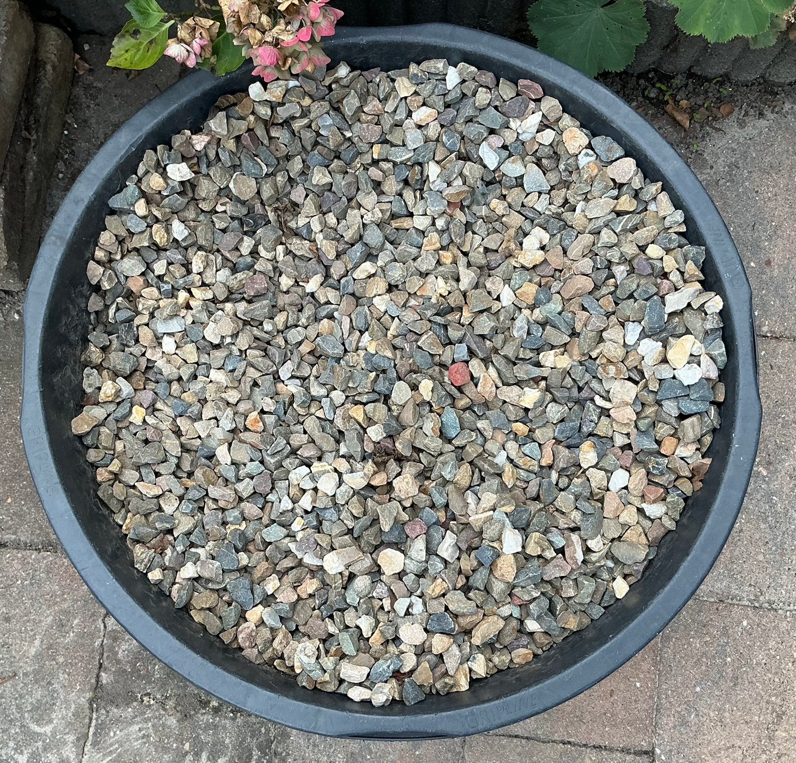 Cementkuip vol met Grauwacke split, Tuin en Terras, Ophalen, Zo goed als nieuw, Split